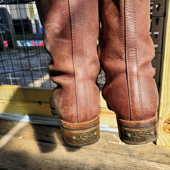 UGG sheepskin lined lace up leather boots size 7 - Picture 4 of 6